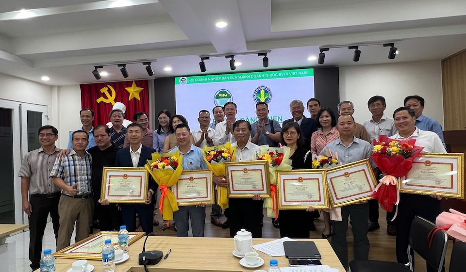 Vinh danh VIPA và 9 cá nhân xuất sắc vì những đóng góp cho ngành bảo vệ thực vật bền vững