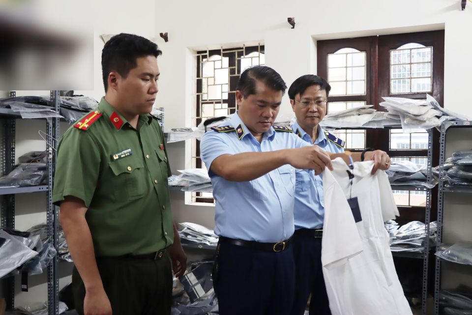 Quản lý thị trường xử lý trên 1.500 vụ xâm phạm sở hữu trí tuệ trong cao điểm