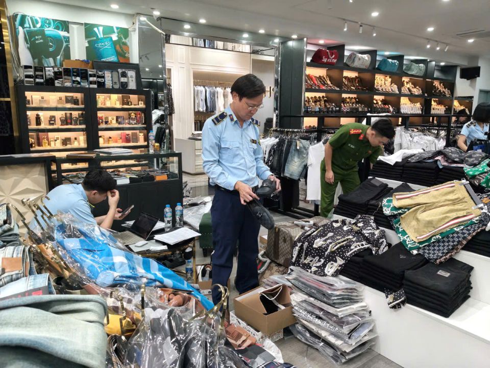 Quản lý thị trường xử lý trên 1.500 vụ xâm phạm sở hữu trí tuệ trong cao điểm