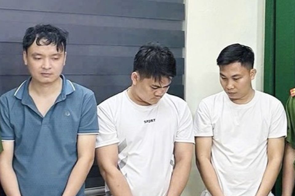 Triệt phá đường dây tiêu thụ hàng nghìn điện thoại Samsung giả trên toàn quốc