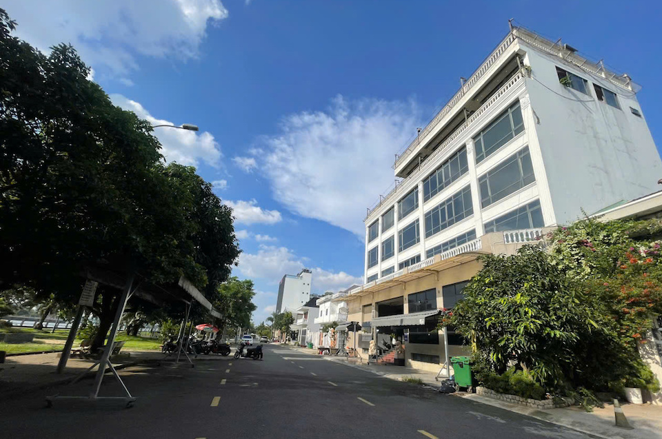 Chuyện lạ ở TP Hồ Chí Minh: Gần 2 thập kỷ có nhà nhưng phải "đi nhờ, bước tạm"