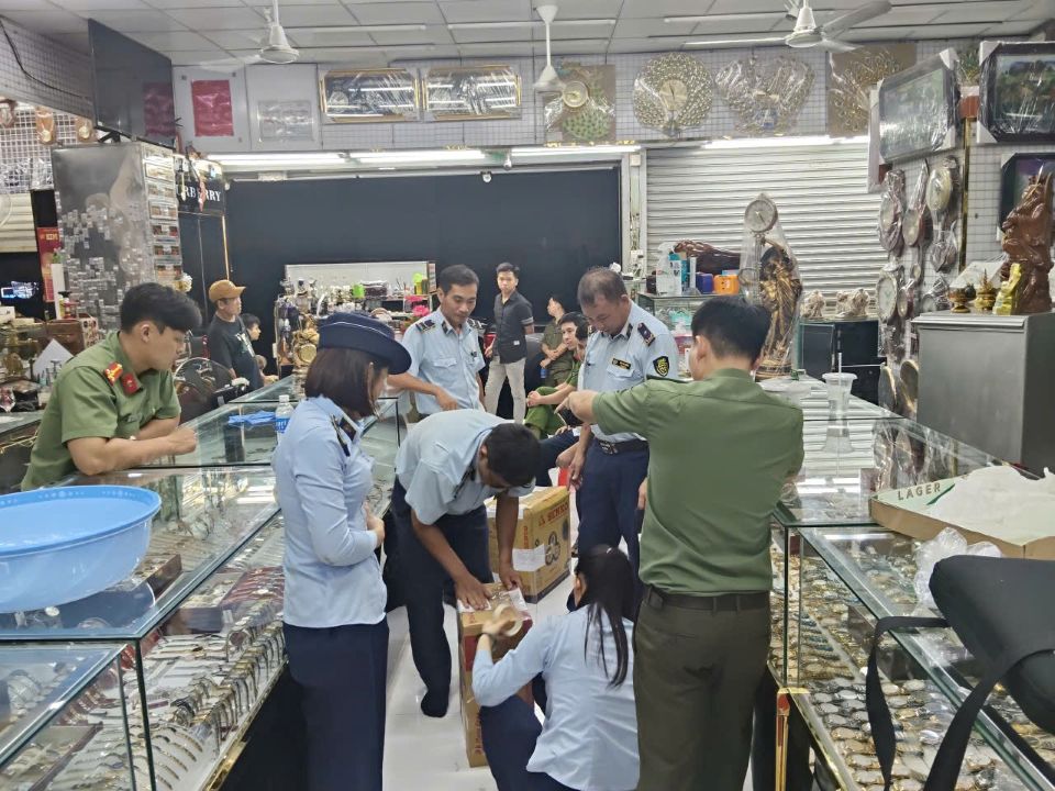 Đồng Nai: Tạm giữ hơn 400 sản phẩm đồng hồ, kính mắt có dấu hiệu giả mạo nhãn hiệu