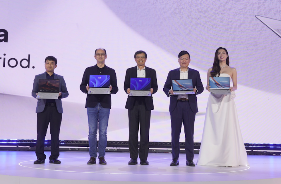 Chiếc laptop nhỏ gọn nhất thế giới có gì mà giá lên đến 100 triệu đồng?