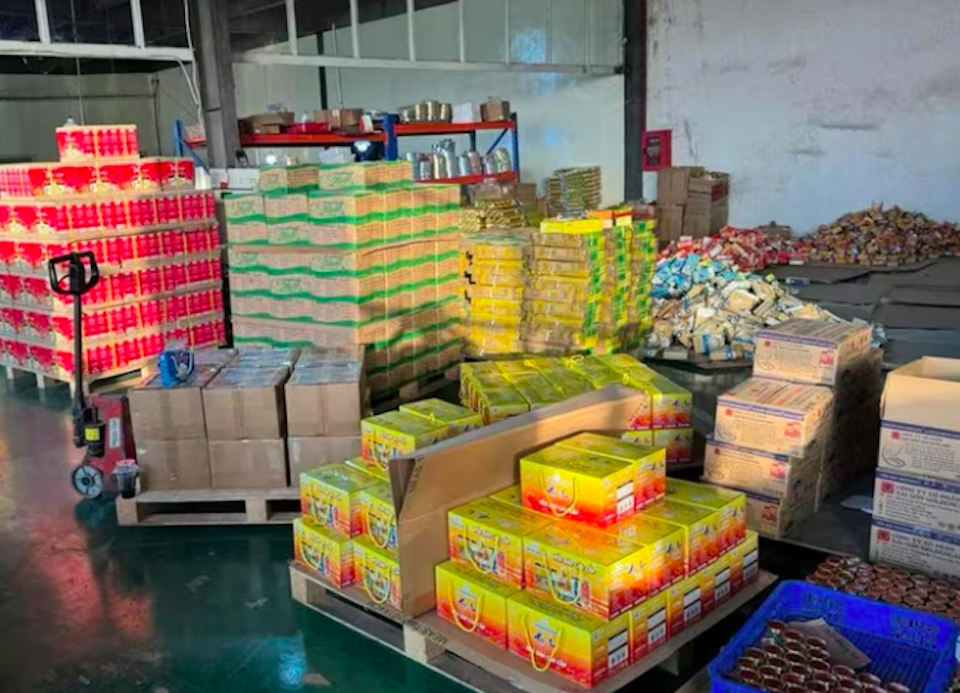 Hàng trăm ngàn hũ yến chưng sẵn "không yến" vừa bị triệt phá tại Vĩnh Long