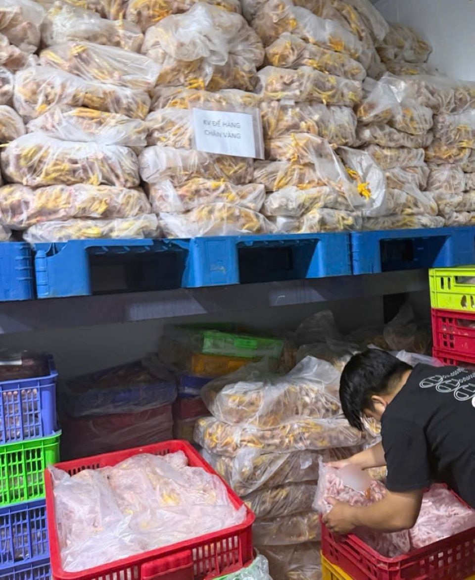 Phát hiện gần 8 tấn chân gà không rõ nguồn gốc, hết hạn sử dụng tại TP. Đồng Nai