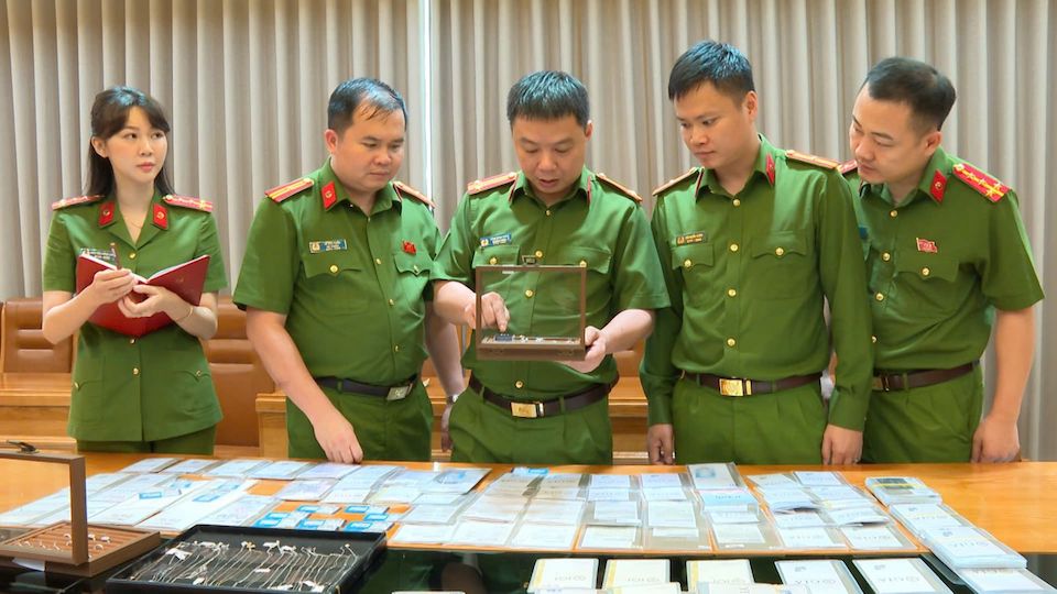 Giám đốc Công ty Giám định PNJ bị bắt vì "phù phép" 28.000 viên kim cương lậu