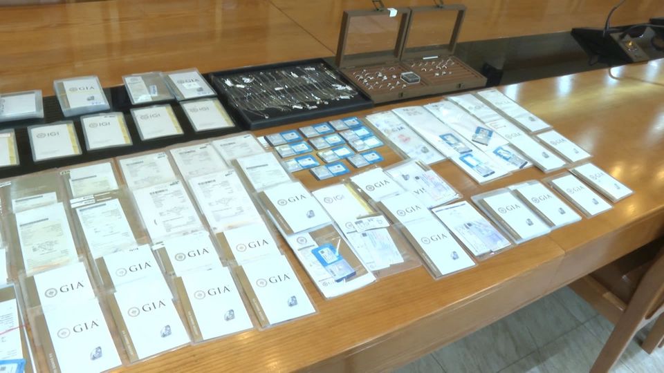 Giám đốc Công ty Giám định PNJ bị bắt vì "phù phép" 28.000 viên kim cương lậu