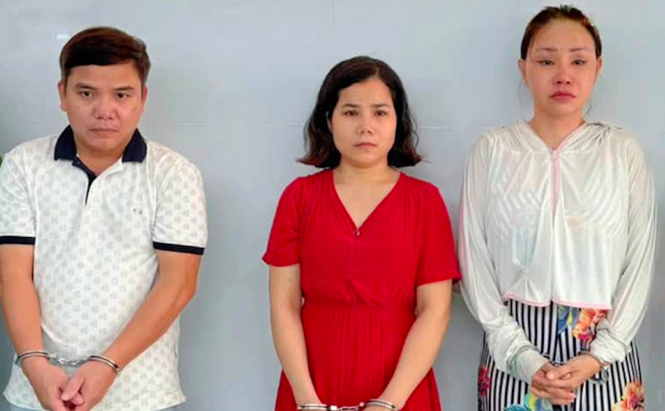 Truyền trắng tại nhà gây tử vong: Bắt 3 người, thu hàng trăm hộp thuốc lậu