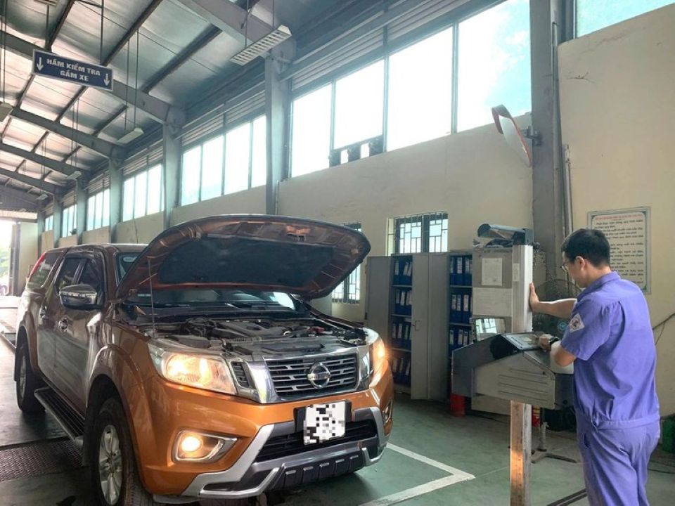 Xe thiếu dụng cụ phá kính thoát hiểm khẩn cấp có thể bị trượt đăng kiểm
