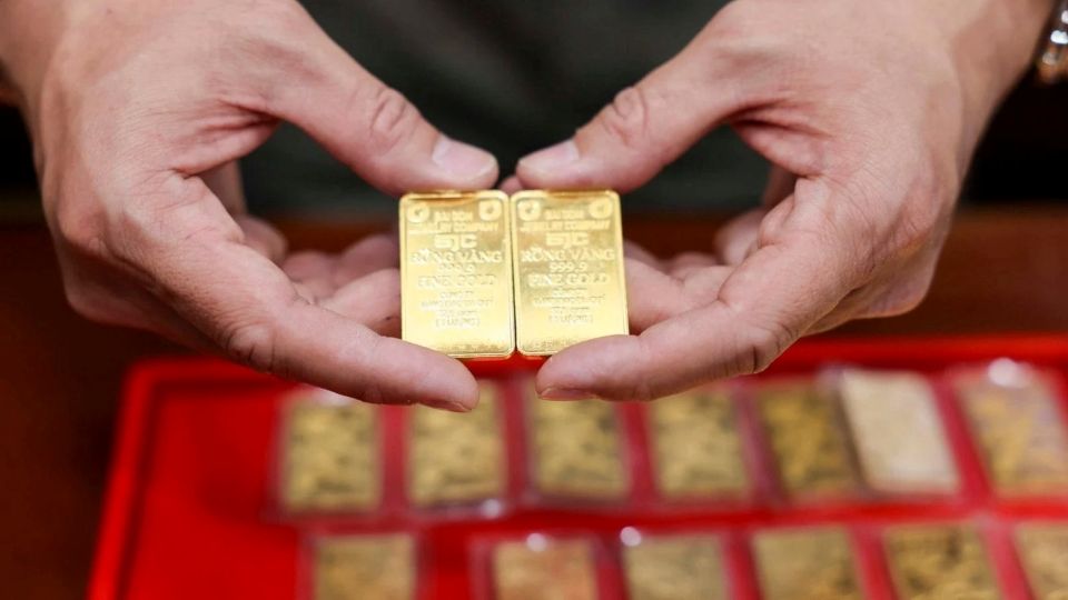 Giá vàng ngày 13/7/2026: Vàng thế giới hạ nhiệt, vàng trong nước neo cao