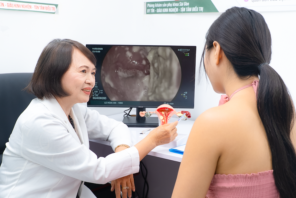Hơn 30 năm kinh nghiệm, bác sĩ Trần Thị Kim Phượng nhấn mạnh điều trị viêm phụ khoa cần đi đường dài