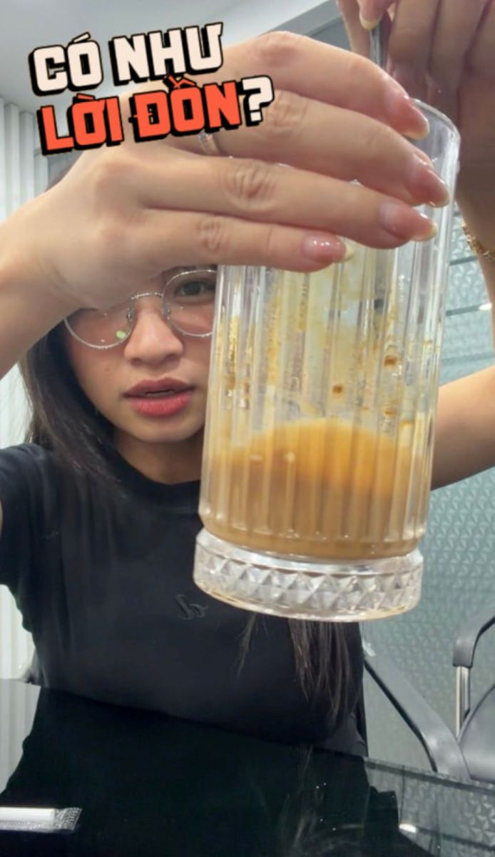 Pha 4 gói cà phê Laura của Nhật Kim Anh nhưng chả thấy linh chi hay đông trùng