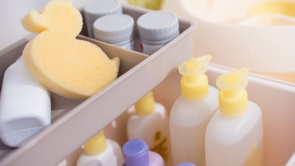 Đình chỉ lưu hành và tiêu hủy lô gel tắm gội Oatrum do không đạt chất lượng