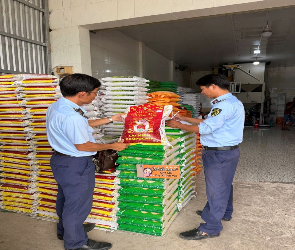 Đồng Tháp: Phát hiện, xử lý hơn 02 tấn gạo không rõ nguồn gốc, xuất xứ