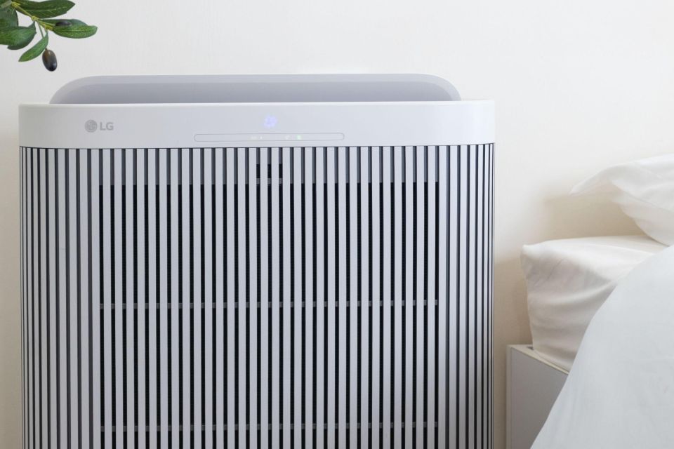 LG ra mắt PuriCare WallFit, máy lọc không khí thiết kế mỏng sát tường