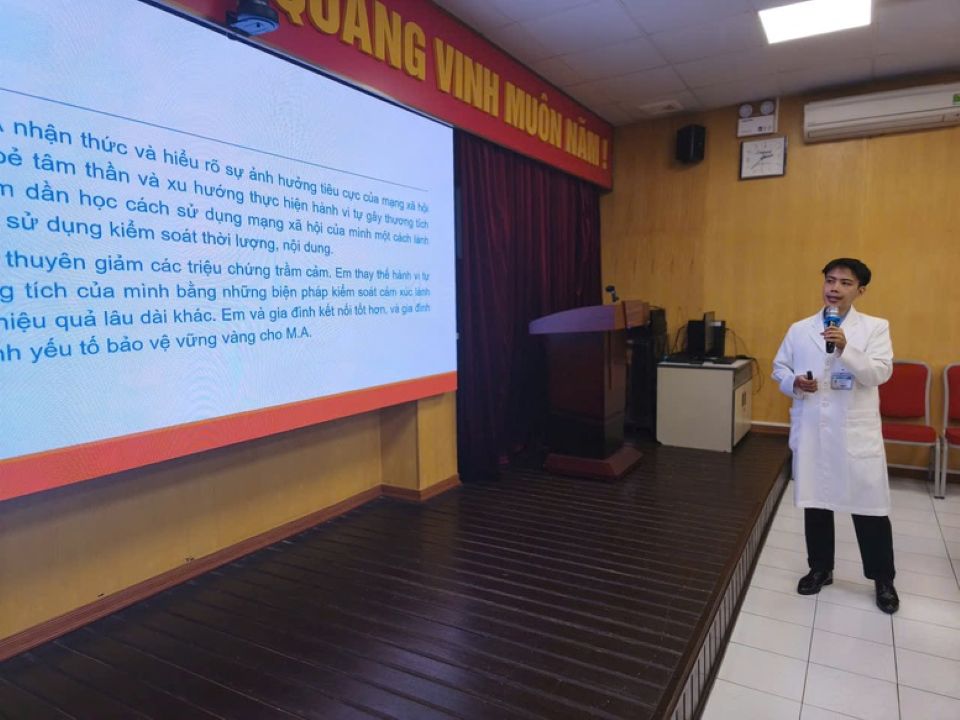 Trẻ vị thành niên và hành vi tự gây thương tích: Đừng để mạng xã hội thay thế kết nối gia đình