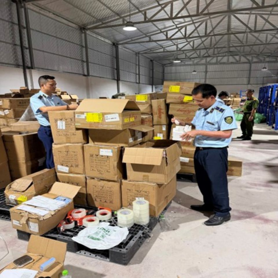 Bắc Ninh: Phát hiện lô mỹ phẩm trị giá hơn 10 tỷ đồng không rõ nguồn gốc, xuất xứ