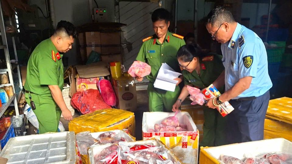 Quản lý thị trường Gia Lai tăng cường kiểm soát an toàn thực phẩm