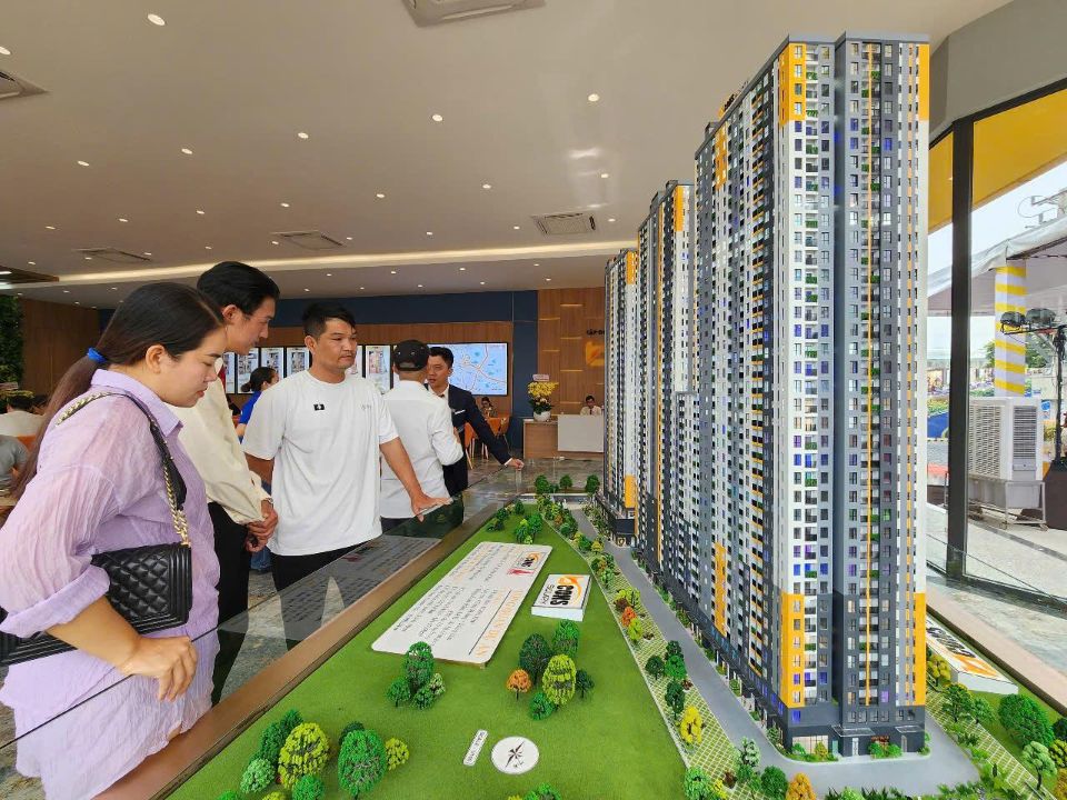 Giá căn hộ TP.HCM neo cao, người mua mở rộng lựa chọn ra vùng ven