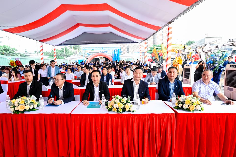 Vạn Xuân Group chính thức động thổ dự án Happy One Elite