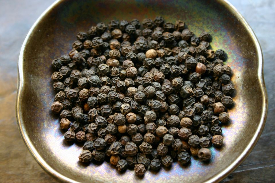 Giá nông sản ngày 16/10/2026: Cà phê và hồ tiêu đồng loạt khởi sắc