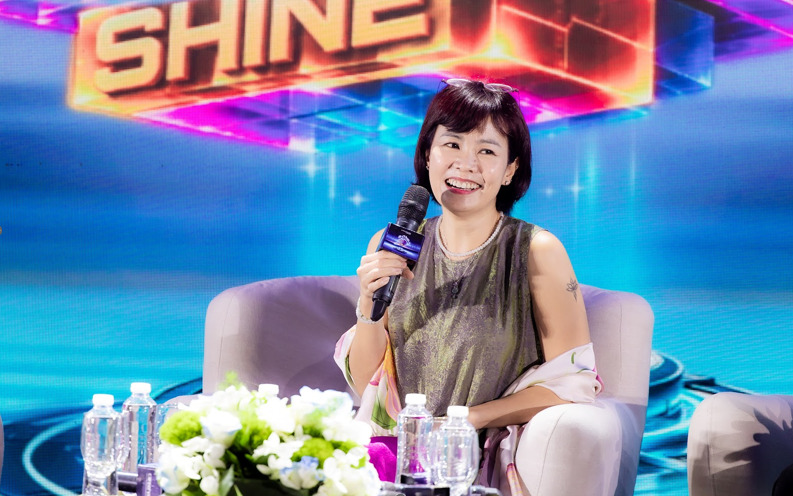 Bà Đinh Phương Lý đặt câu hỏi mở màn
