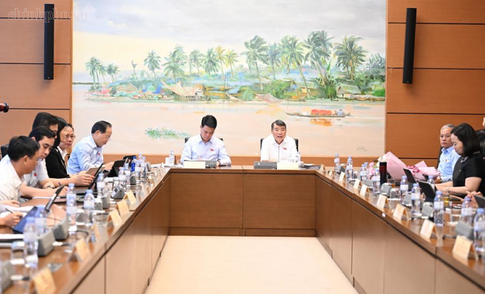 Thủ tướng: Không để tăng giá vô lý với nhà ở cho người thu nhập thấp