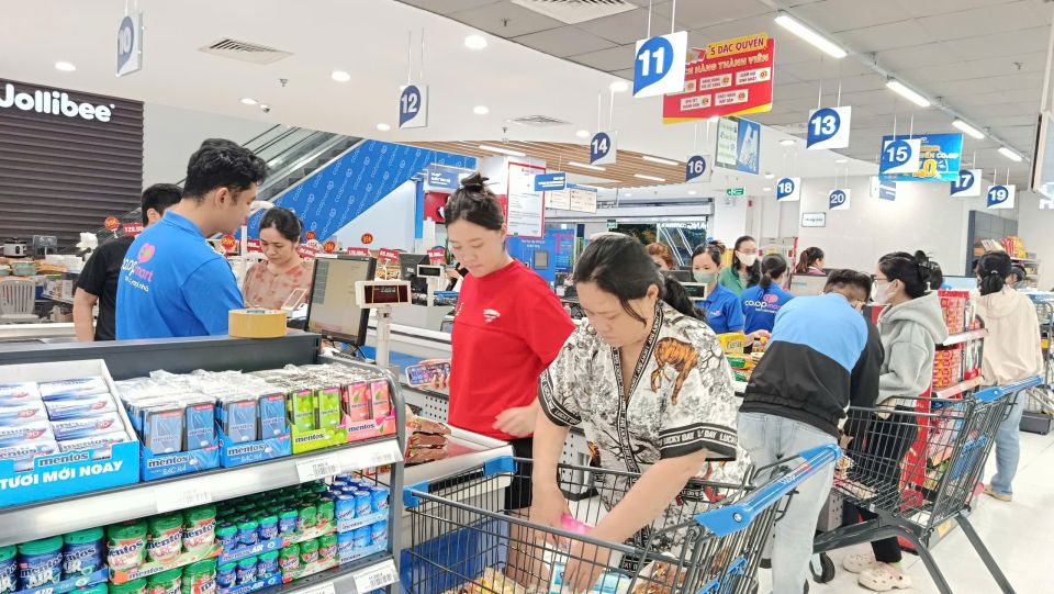 Siêu thị tăng ưu đãi, quà tặng 20/10 nhiều mức giá