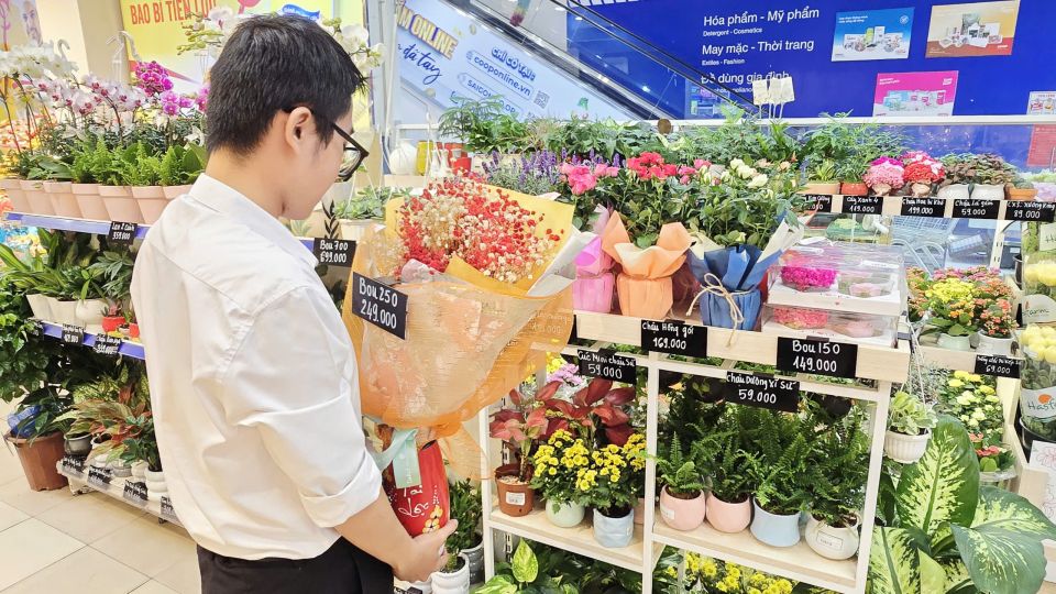 Siêu thị tăng ưu đãi, quà tặng 20/10 nhiều mức giá