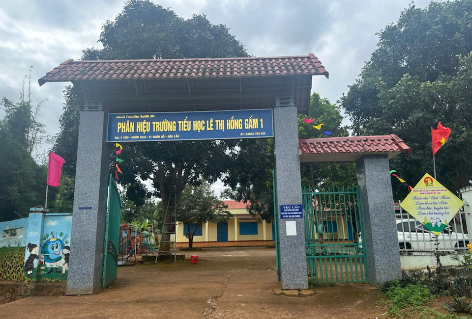 Bố trí cán bộ giáo dục tại phường Buôn Hồ: Bao giờ mới công khai bảng điểm chi tiết?