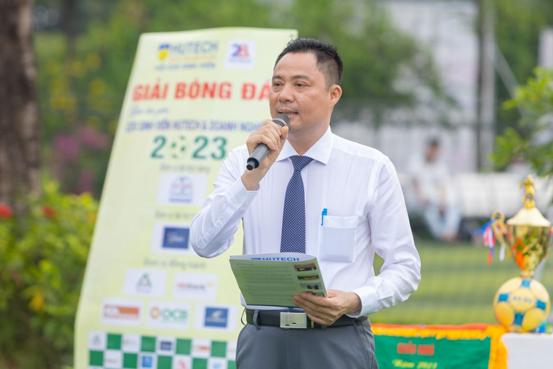 TS Vũ Văn Hoàng, Chủ tịch Hội Cựu Sinh viên HUTECH, Chủ tịch CLB Doanh nhân HUTECH, Trưởng Ban tổ chức phát biểu tại lễ khai mạc.