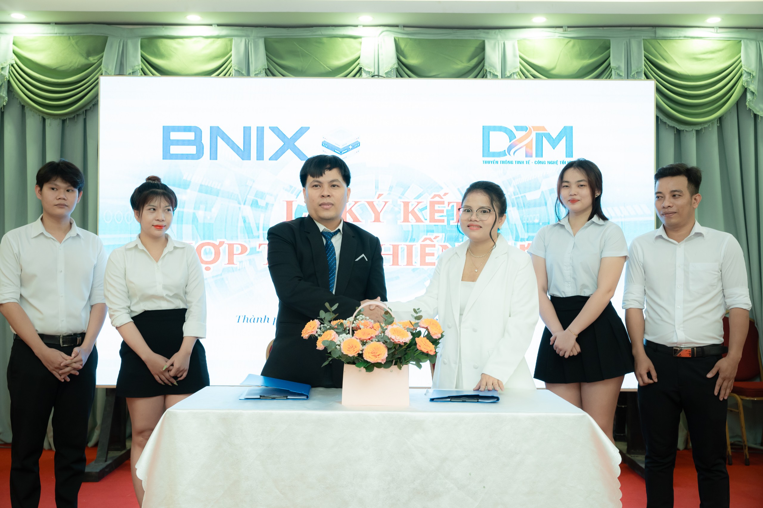 Lễ ký kết hợp tác giữa công ty TNHH Đặng Thiên Minh và Bnix