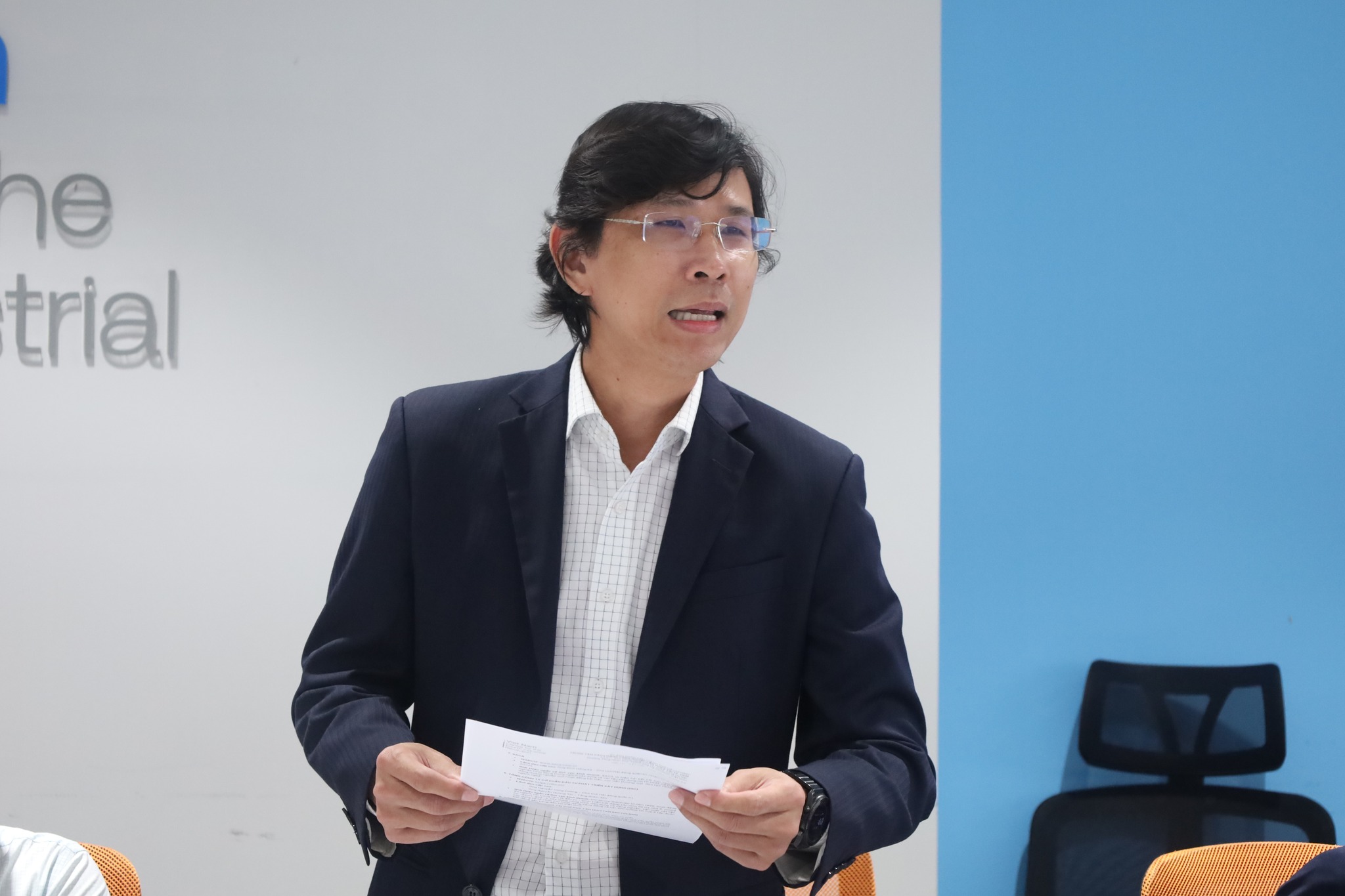 Ông Nguyễn Anh Thi, Trưởng Ban nghiên cứu Chính sách, Chiến lược của HCMC C4IR phát biểu tại buổi làm việc. Ảnh: Ngọc Hạ/HCMC C4IR