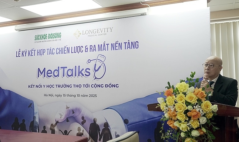 TTƯT, BS cao cấp Lê Tuyên Hồng Dương, Phó Tổng giám đốc Longevity Medical phát biểu tại buổi lễ