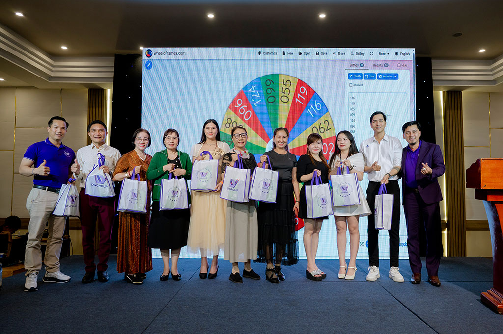 ứng dụng DWG Eco, Khách tham gia chương trình mini game và hoạt động tham quan – mua sắm tại các gian hàng trải nghiệm DWG Eco trong không khí vui tươi, gắn kết