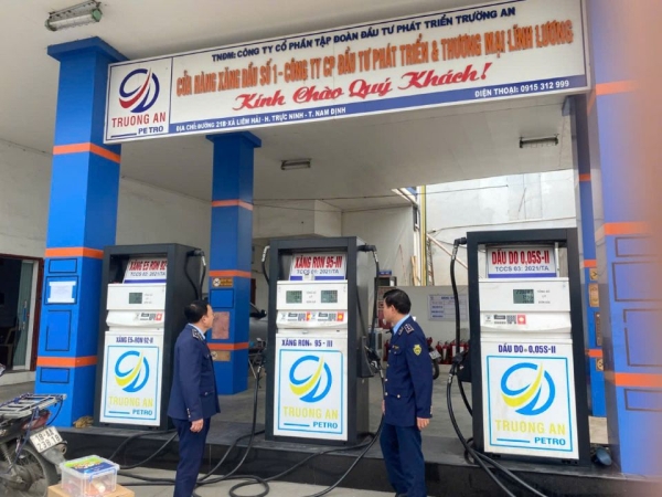 Ninh Bình: Xử phạt doanh nghiệp xăng dầu bán cao hơn mức tối đa quy định