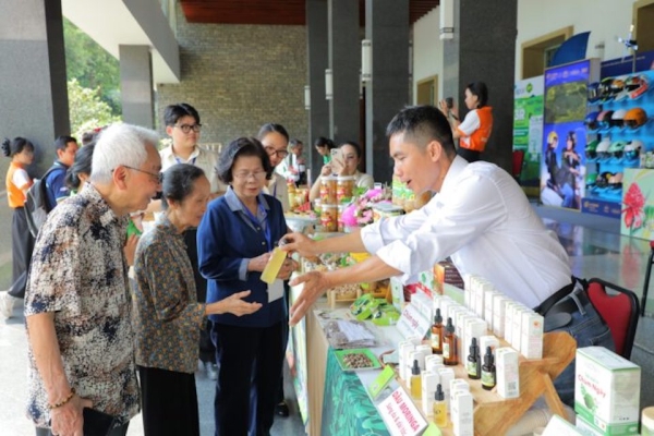 Mở cửa “Ngôi nhà chung” HVNCLC: Nơi hàng việt kể câu chuyện 30 năm bằng sản phẩm