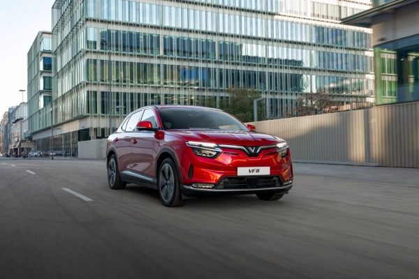 Chuyển từ xe xăng sang xe điện, chủ xe VinFast VF 8 Eco “ưng” từ ngoại hình tới không gian