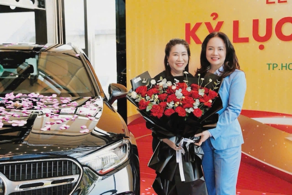 Phân bón Cà Mau vinh danh Đại lý đạt kỷ lục sản lượng NPK Cà Mau bằng Mercedes-Benz